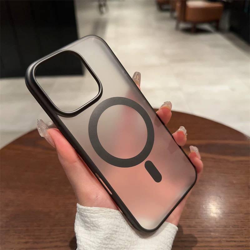 قاب گوشی آیفون مگسیف پشت مات مشکی